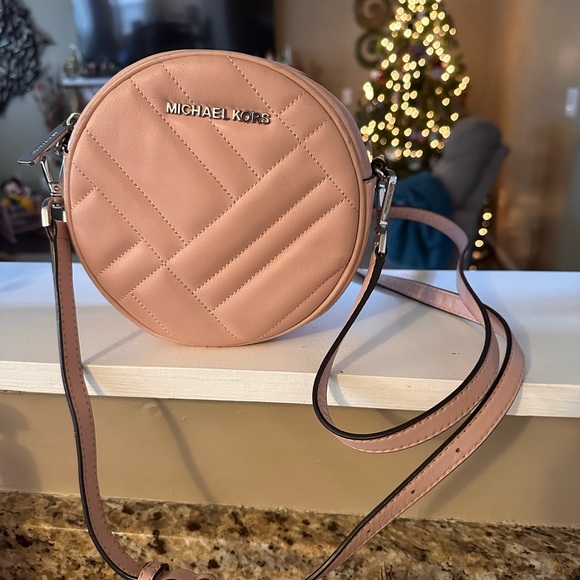 Michael Kors Handbags - 👛 Michael Kors canteen crossbody purse👛